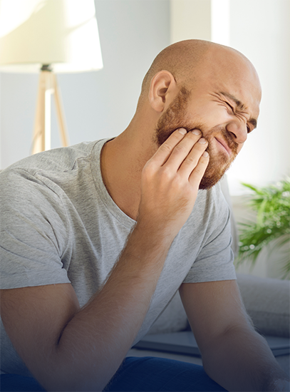Man in grey shirt with tooth pain